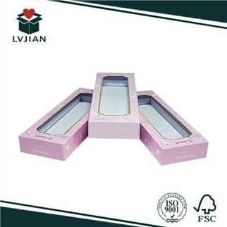 Hộp quà trống gần tôi